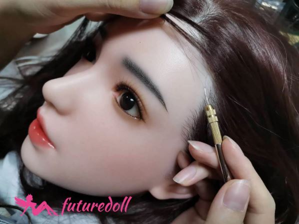 future-doll-Proces implantace vlasů